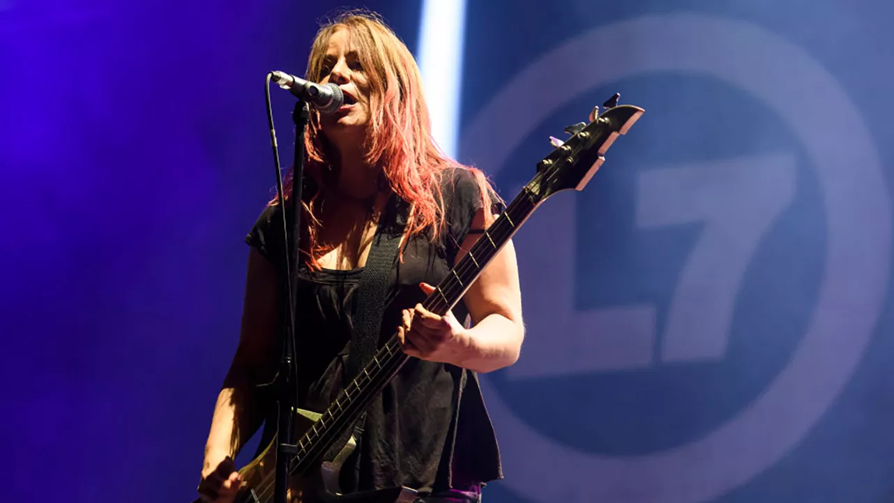 L7: Janis Tanaka ersetzt Jennifer Finch auf Tournee